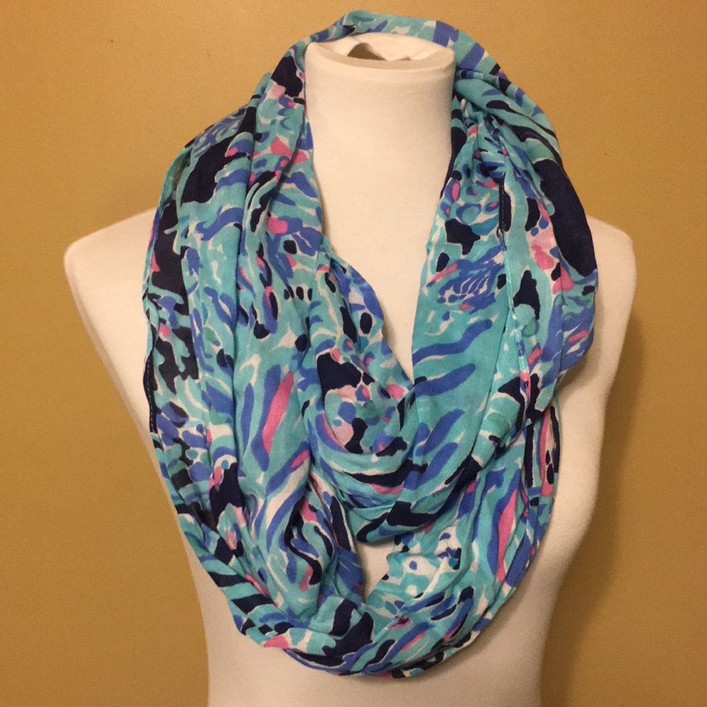 EUC Lilly Pulitzer Infinity Scarf - Shrimply Chic